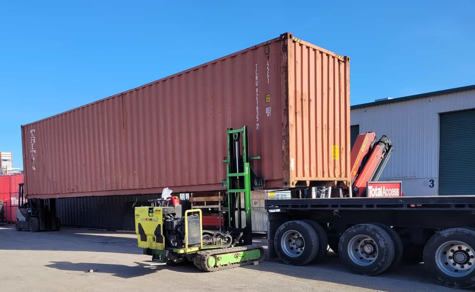 Depot Services - Tracked fork & container